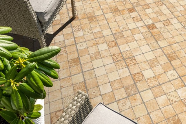 Roxy (Global Tile)
